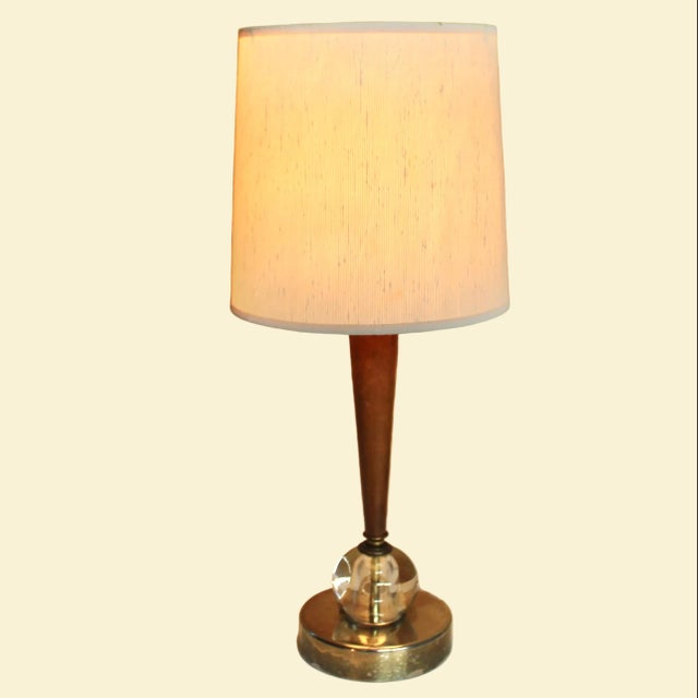 Vintage Mid-Century Modern Walnut and Brass Table Lamp With Clear Glass Orb Base Accents For Sale In Fayetteville, AR - Image 6 of 6