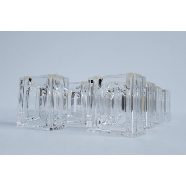 Vintage C.1970's Mid-Century Modern Lucite Napkin Rings by Lillian Vernon -Set of 8 For Sale In West Palm - Image 6 of 13