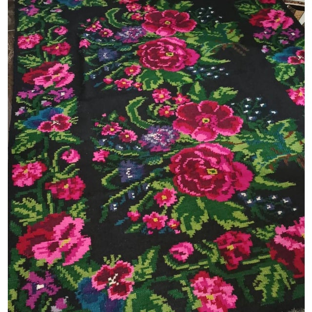 Grand Scale Vintage Floral Wool Kilim – 160x250cm – Hand-Woven Heritage Art For Sale - Image 4 of 7