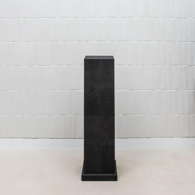 Pair of Modern Classic Columns in Black Shagreen by R&y Augousti For Sale - Image 9 of 11