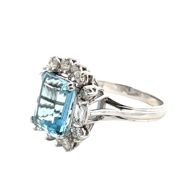 Modern 14k Gold 4 Carat Emerald Cut Aquamarine & Natural Diamond Ring, Size 7 For Sale - Image 3 of 9