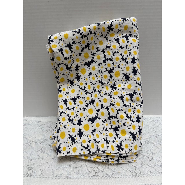 Contemporary Vibrant, Kate Spade Bold Cotton Daisy Floral Tablecloth For Sale - Image 3 of 7