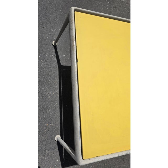Knoll 1970s Attributed to Richard Schultz Style Knoll Aluminum and Yellow Enamel Side-Coffee Table For Sale - Image 4 of 15