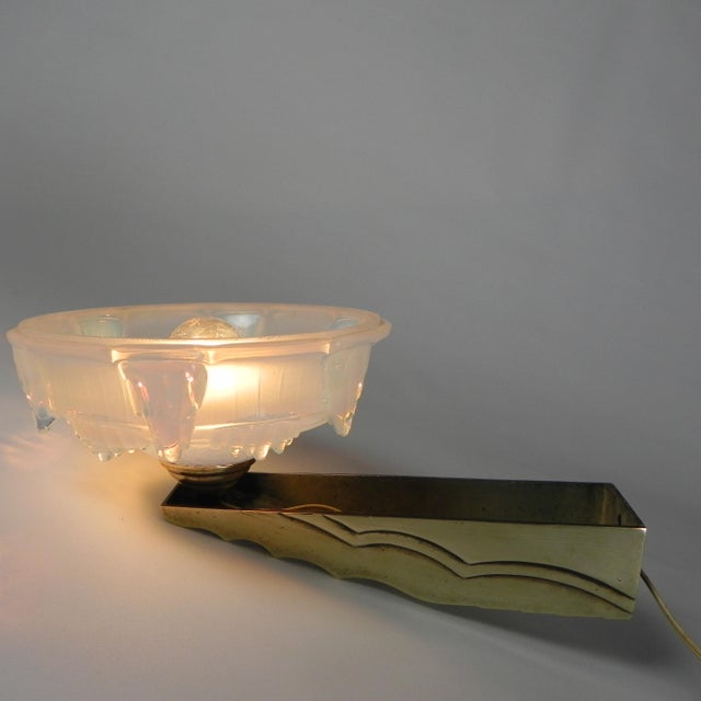 Art Deco Wall Lamp in Opalescent Glass, 1930s For Sale - Image 11 of 18