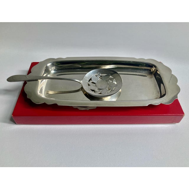 Mid 20th Century Boxed Wm. Rogers Silverplate Cranberry Set With Plate & Server- 2 Pieces For Sale - Image 5 of 12
