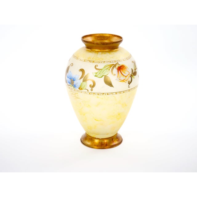 This elegant Mid-Century Modern Italian Venetian art glass vase was made in Italy in the late 20th century and combines...