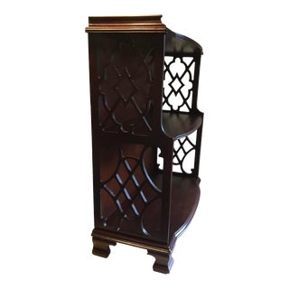 1950’s Butler Specialty Furniture Mahogany Chippendale Style Display Shelves Bookcase For Sale