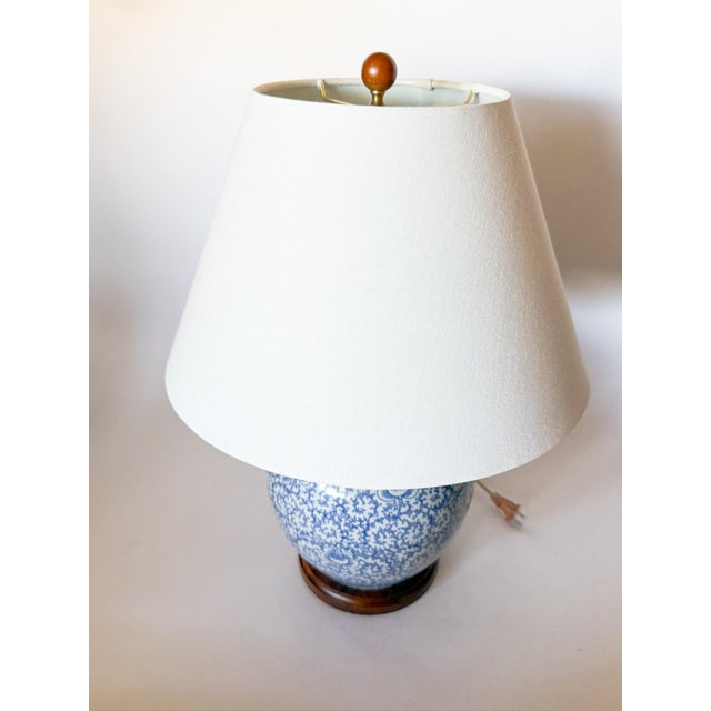 Ralph Lauren Blue and White Ceramic Ginger Jar Lamp With Scrolling Vine Motif For Sale In Dallas - Image 6 of 8