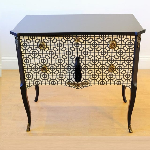 Art Deco 1960s Gustavian Style Commode in Black & White Art Deco Style For Sale - Image 3 of 12