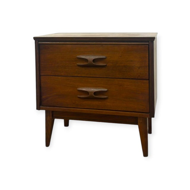 Vintage Mid Century Modern Walnut 2-Drawer Nightstand / End Table For Sale - Image 4 of 8