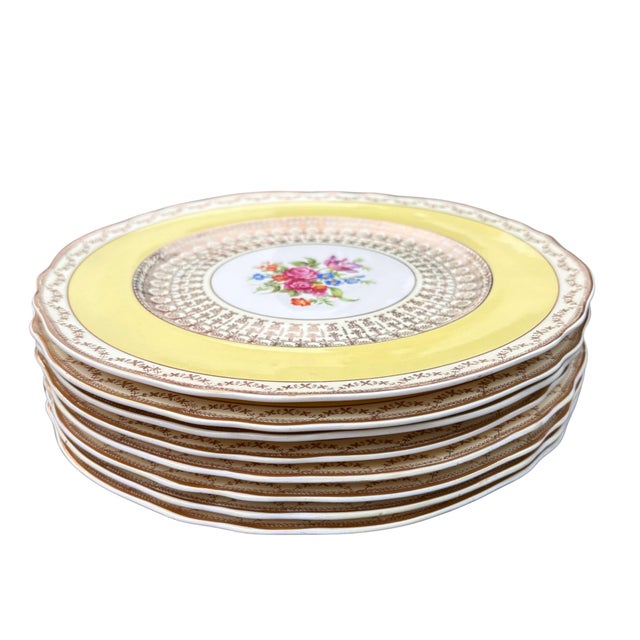 Made by Steubenville Pottery Co. in the 1940s and 50s, this beautiful mid century American design features an elegant...