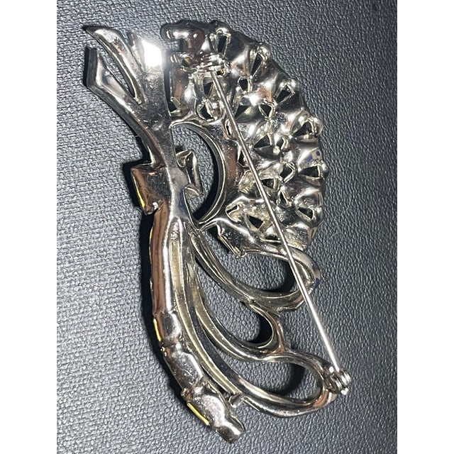This mid-century brooch is quintessential Eisenberg (likely Eisenberg Ice era) due to its signature dramatic, sweeping...