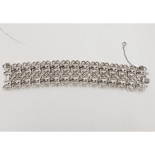 1960s Vintage Monet "Mantilla" Rhodium Plated Filigree 1965 Bracelet For Sale - Image 5 of 9