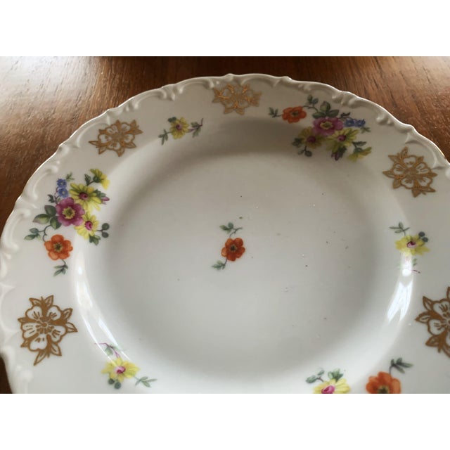 Ceramic Exclusive Kahla Porcelain Dinner Set with Gold Accents, Germany, 1950s, Set of 39 For Sale - Image 7 of 18