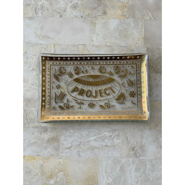 Georges Briard Vintage 1960s George Briard Tobacco Brand Glass Promotional Tray For Sale - Image 4 of 9