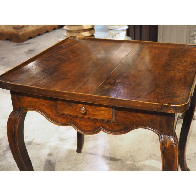 French French Louis XV Walnut Wood Table a Jeux Game or Side Table, Circa 1750 For Sale - Image 3 of 18