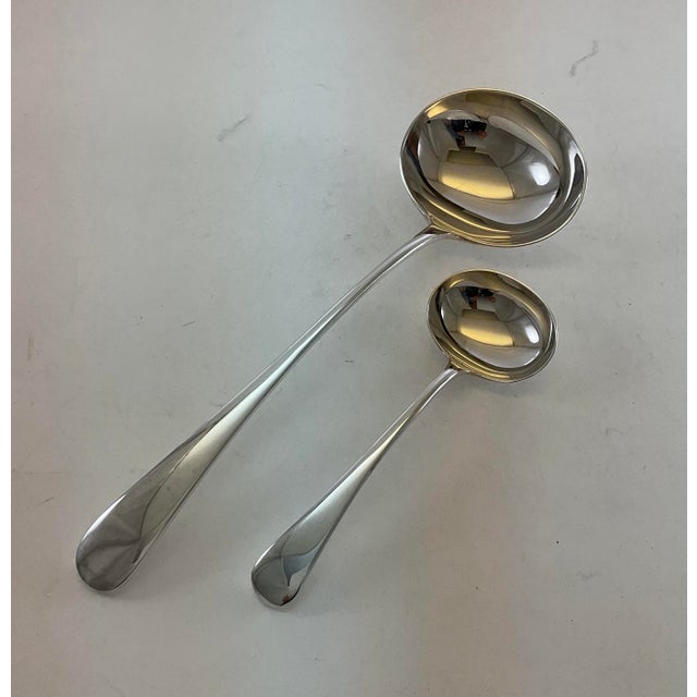 New 1980s Complete European Cutlery Set for 12, Including Fish Eaters & Serving Pieces 129 Pieces. Old English For Sale - Image 10 of 17