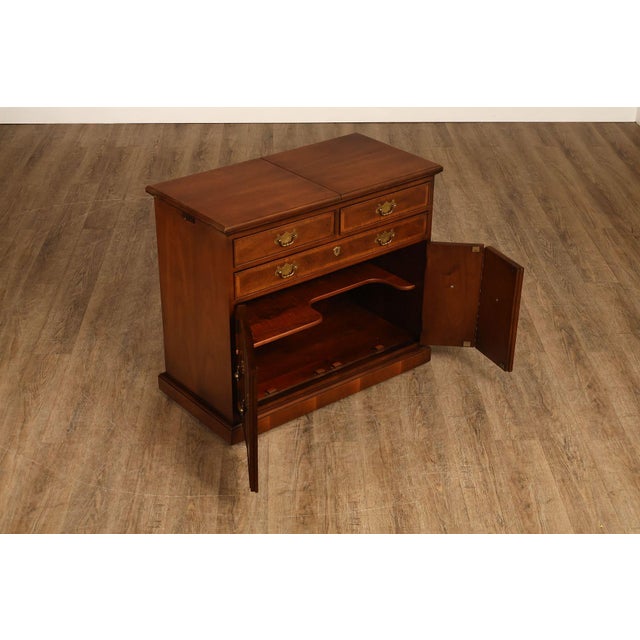 Henredon 18th Century Portfolio Georgian Style Walnut Server For Sale In Philadelphia - Image 6 of 18