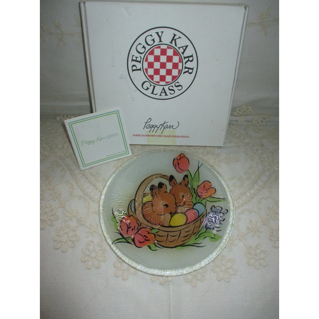 Peggy Karr Easter Rabbits in Basket With Eggs Fused Glass Plate 8" Boxed For Sale - Image 10 of 10