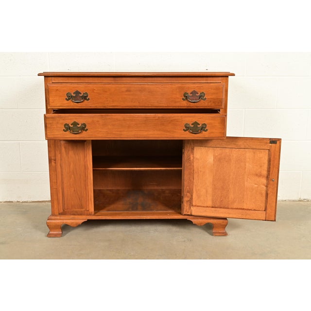 Kling American Colonial Solid Maple Server or Bar Cabinet, Circa 1960s For Sale In South Bend - Image 6 of 12