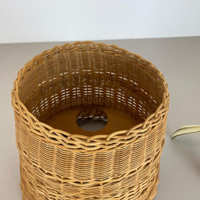 1950s Original Rattan and Brass Table Light from Vereinigte Werkstätten, München, Germany, 1950s For Sale - Image 5 of 18