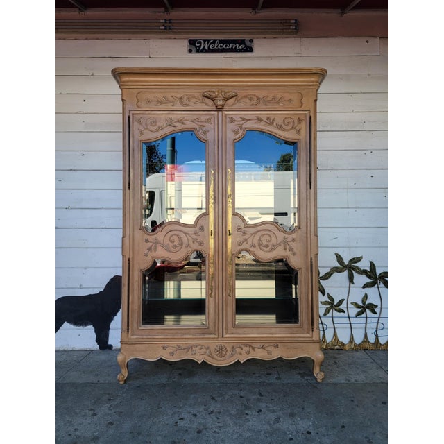 1970s Vintage French Style Wood China Cabinet. For Sale - Image 18 of 18