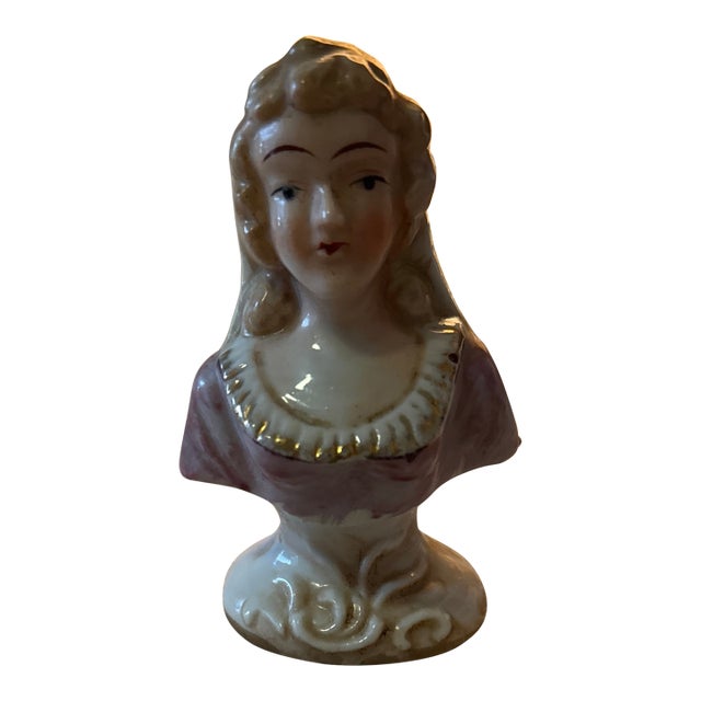 Small Colonial Woman Bust Figurine For Sale