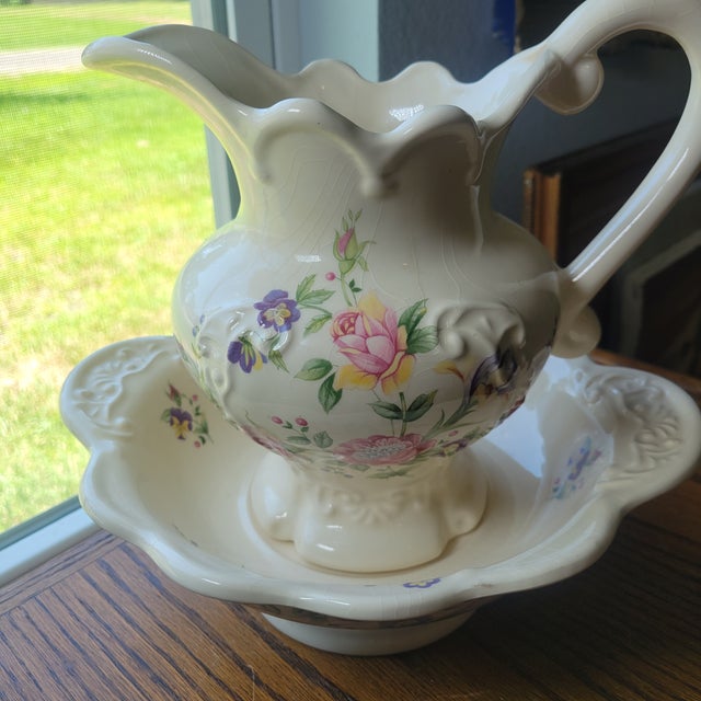 This vintage 1930s British ceramic pitcher and wash basin bowl set features a beautiful floral rose design in the Art Deco...