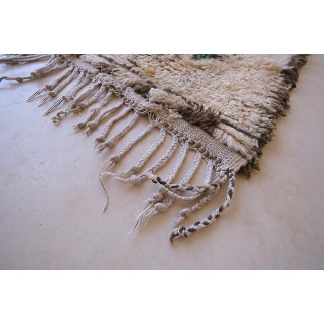 1980s Moroccan Off-White and Green Marmoucha Rug For Sale In Cleveland - Image 6 of 8