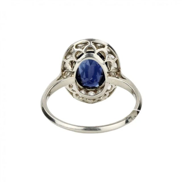 Gold Ring with Sapphire and Diamonds For Sale - Image 5 of 9