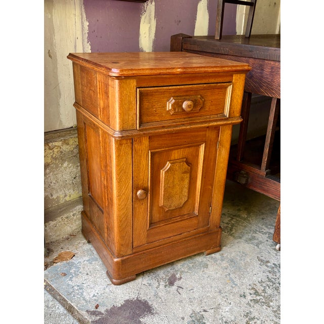 Charming, small commode or cabinet that would be great in a small entry or bed side table