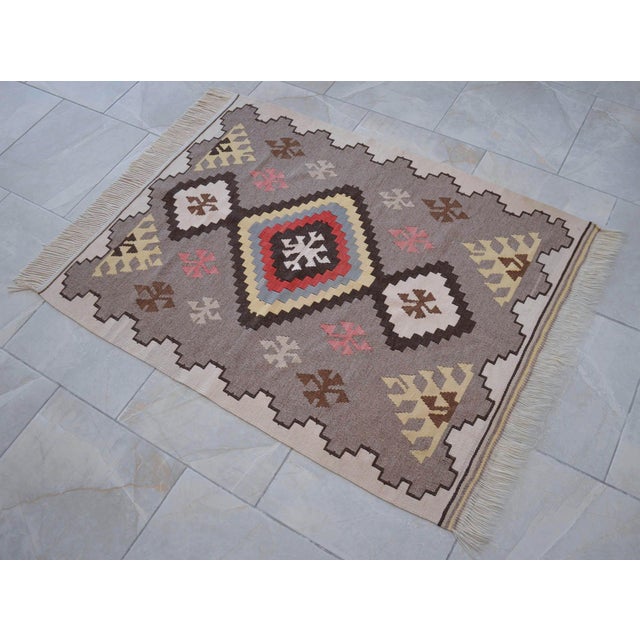 Tan 1980s Navajo Style Kilim Rug Hand Woven Flat Weave Area Rug 3x4 Ft For Sale - Image 8 of 15