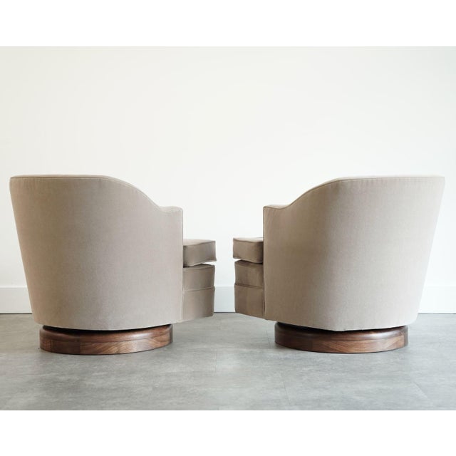 Mid-Century Modern Set MCM Swivel Chairs in Taupe Velvet & Walnut, C. 1950s For Sale - Image 3 of 9