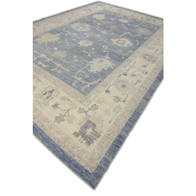 This modern Turkish Oushak rug is a stunning piece of art that has been handwoven using traditional techniques by skilled...