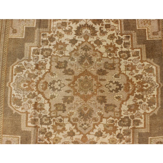 Textile Mid 20th Century Vintage Turkish Oushak Rug With Ivory, Tan, Light Brown Floral Medallion Design For Sale - Image 7 of 9