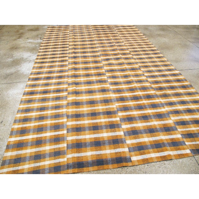 Galerie Shabab Collection Mid-20th Century Turkish Flatweave Kilim Carpet For Sale - Image 9 of 12