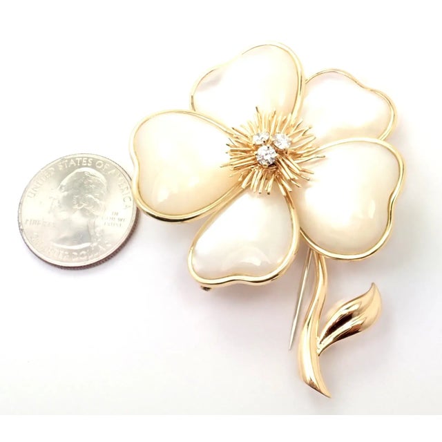 Van Cleef & Arpels Clématite 18k Yellow Gold Diamond Mother of Pearl Pin Brooch For Sale - Image 9 of 10