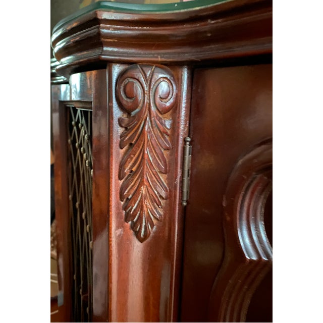 1950s Vintage French Provincial Cherry Wood Credenza Dry Bar | Louis XV Style Buffet Server With Mirrored Display Cabinets For Sale - Image 5 of 7