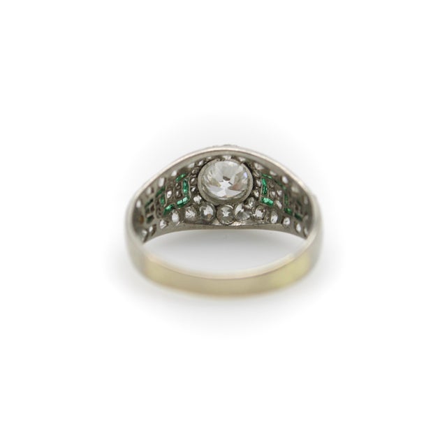 1920s 1920s Art Deco Platinum Diamond Emerald and Pave Diamond Ring, Size 7.5 For Sale - Image 5 of 10