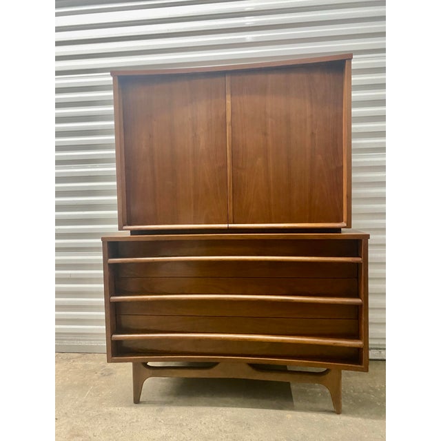 60s Mid-Century Modern Walnut Curved Highboy Dresser by Young Manufacturing . For Sale - Image 12 of 12