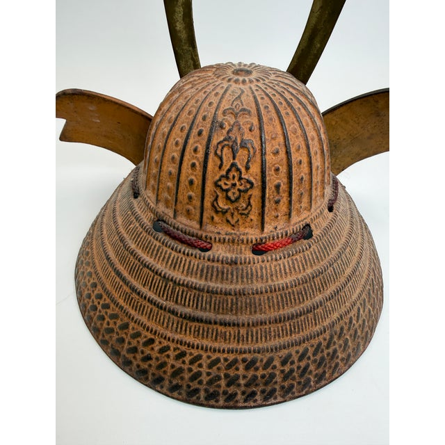 Vintage Japanese Kabuto Samurai Helmet Miniature Armor Display – Brass Maedate & Menpo Detail For Sale - Image 12 of 12
