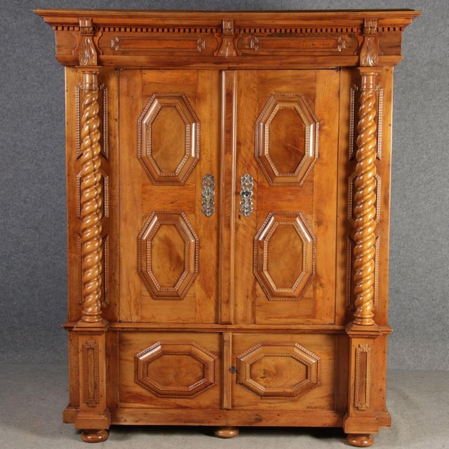 Antique Baroque Cabinet in Walnut with Corkscrew Columns, 1690 For Sale - Image 12 of 18
