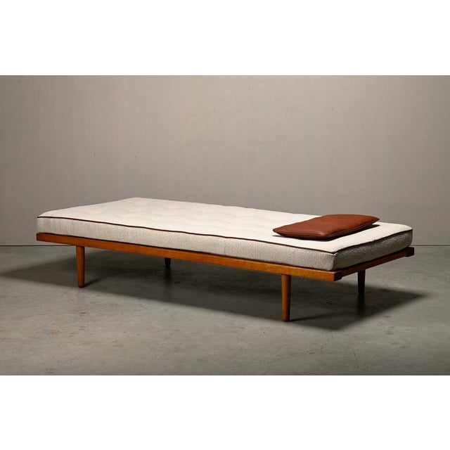 Textile Scandinavian Daybed Model 190 in Oak, Bouclé and Leather attributed to Børge Mogensen, 1960s For Sale - Image 7 of 17