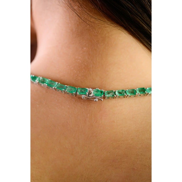 Gemstone 33.44ct Natural Emerald Tennis Necklace in 925 Silver for Her For Sale - Image 7 of 13