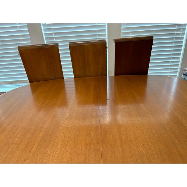 Vintage 1962 Thomasville Tableau Country French Dining Set – 6 Cane-Back Chairs + Table W/ 3 Leaves, Set of 10 For Sale - Image 9 of 12