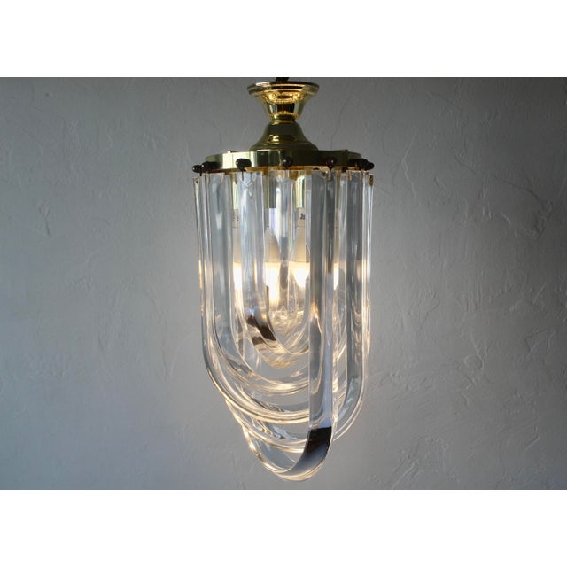 1980s Carlo Nason Style Brass Gold Lucite Ribbon Loop Curved Clear Lucite Triedri Prism Chandelier Vintage Hollywood Regency For Sale In Miami - Image 6 of 13