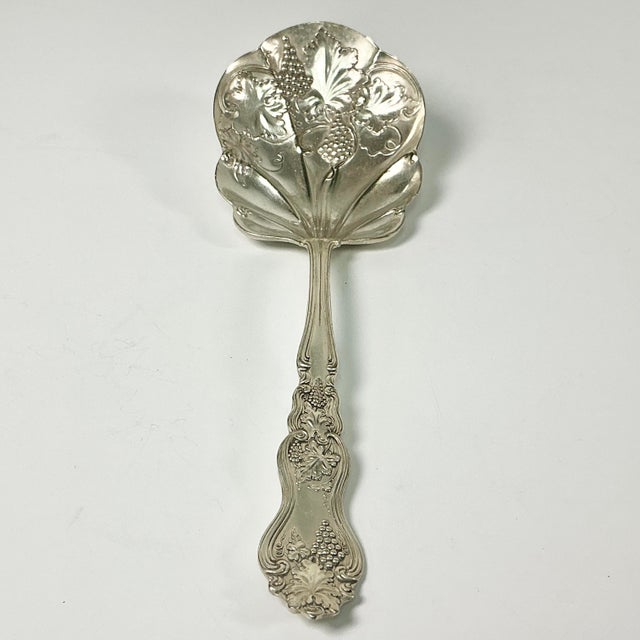 1905 Antique Hollywood Regency Neoclassical Silverplated Scalloped Shell Grape Cluster Serving Spoon For Sale - Image 4 of 12
