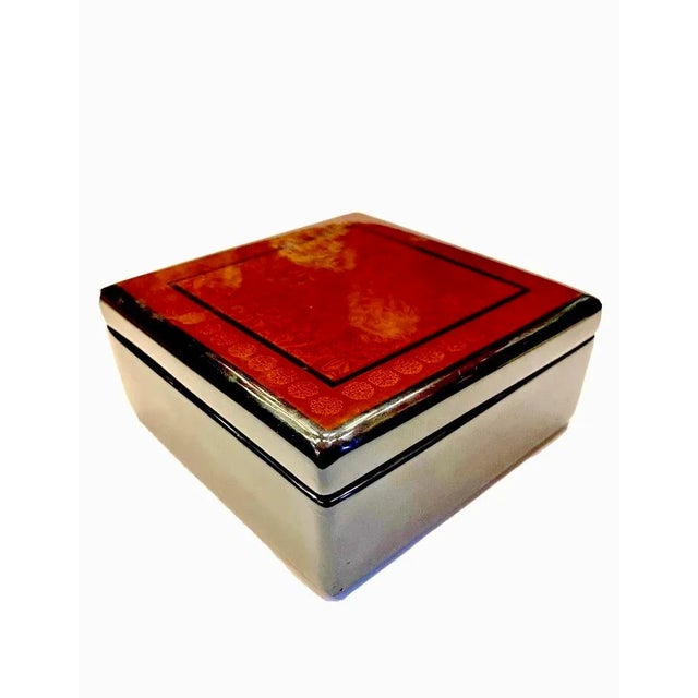 1960s Vintage Kashmir Black Lacquer Papier Mache Box For Sale In Greenville, SC - Image 6 of 10