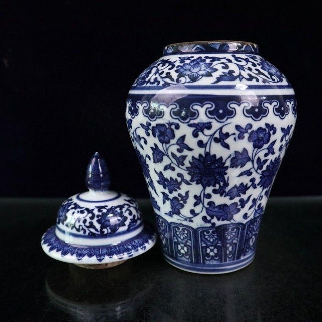 Ceramic Chinese Chinoiserie Blue and White Interlocking Lotus Porcelain Lidded Ginger Jar For Sale - Image 7 of 7
