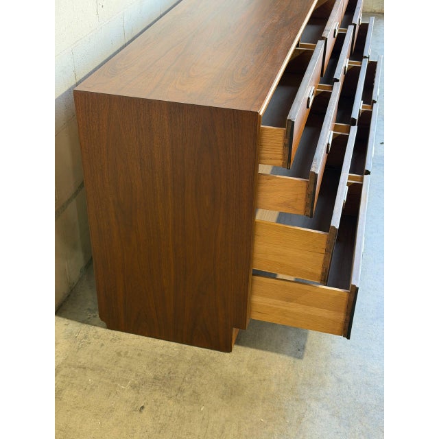 In Style of Jack Cartwright for Founders Furniture Walnut Lowboy 12-Drawer Dresser Mid-Century Modern For Sale - Image 9 of 11